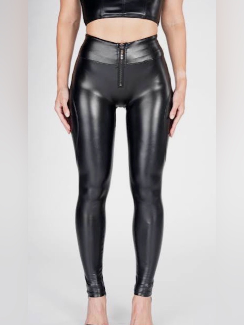NWOT HUE Faux Leather leggings size women’s medium